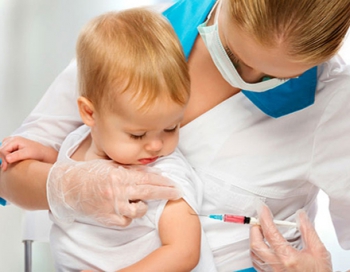 Прививки детям: календарь и противопоказания